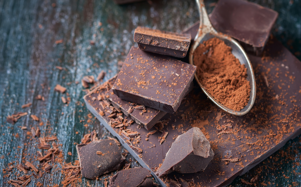Dark,Chocolate,Over,Wooden,Background,,Selective,Focus Dark,Chocolate,Over,Wooden,Background,,Selective,Focus